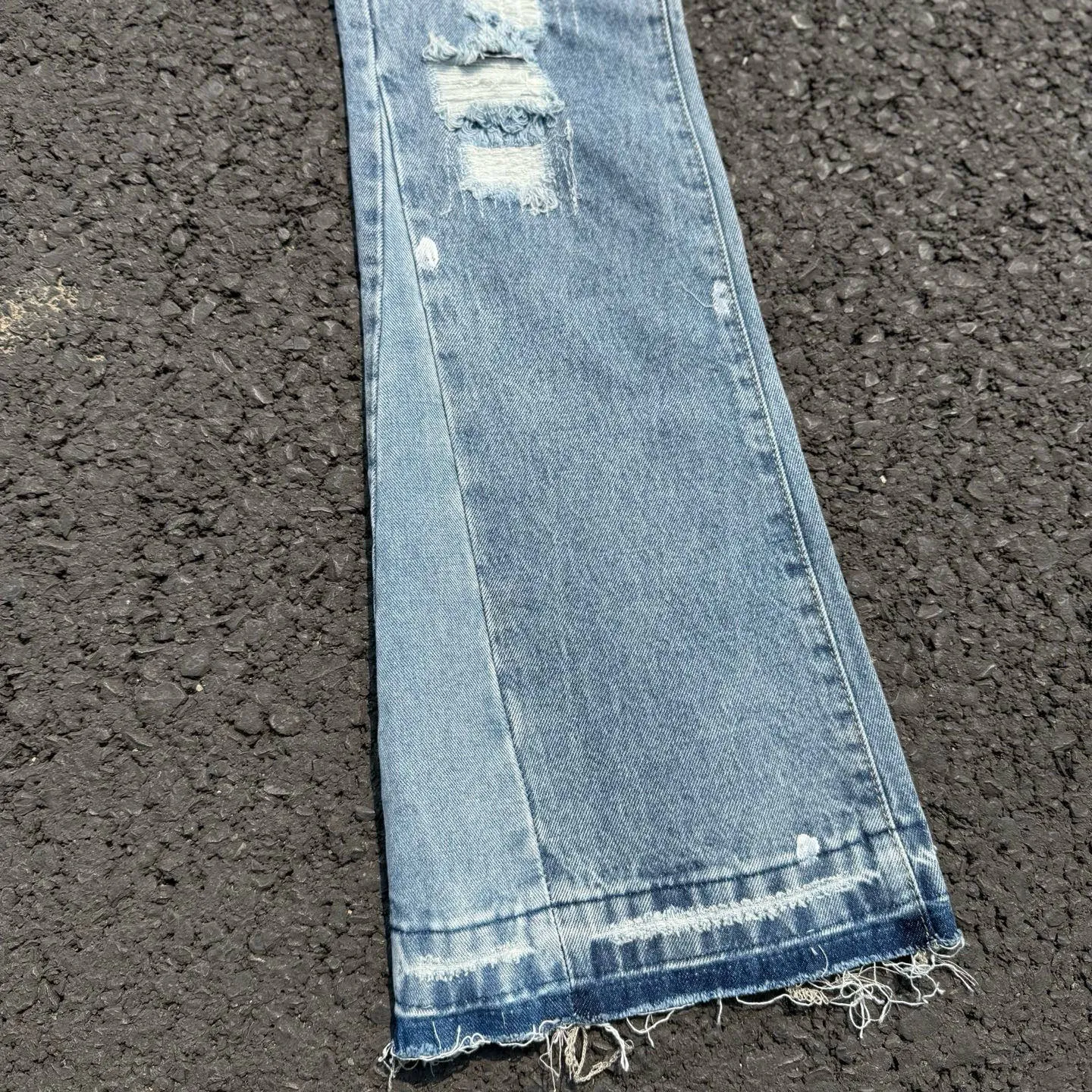 #8149 P250💰 Independent GALLERY DEPT. Vintage hole patch splicing black leather cross loose washed flared jeans - truly restore the ultimate vintage texture - original hardware accessories washed and other elevators, QR code analysis are all purchased from the original factory, high degree of restoration, you are welcome to compare with a certain product ~ - three-dimensional version loose and comfortable, not picky about the figure, tall and slim, factory Seiko, original factory quality control, same style for men and women, can be matched with couples, versatile recommendation Essential jeans for all seasons - sizes: 28 30 32 34 36